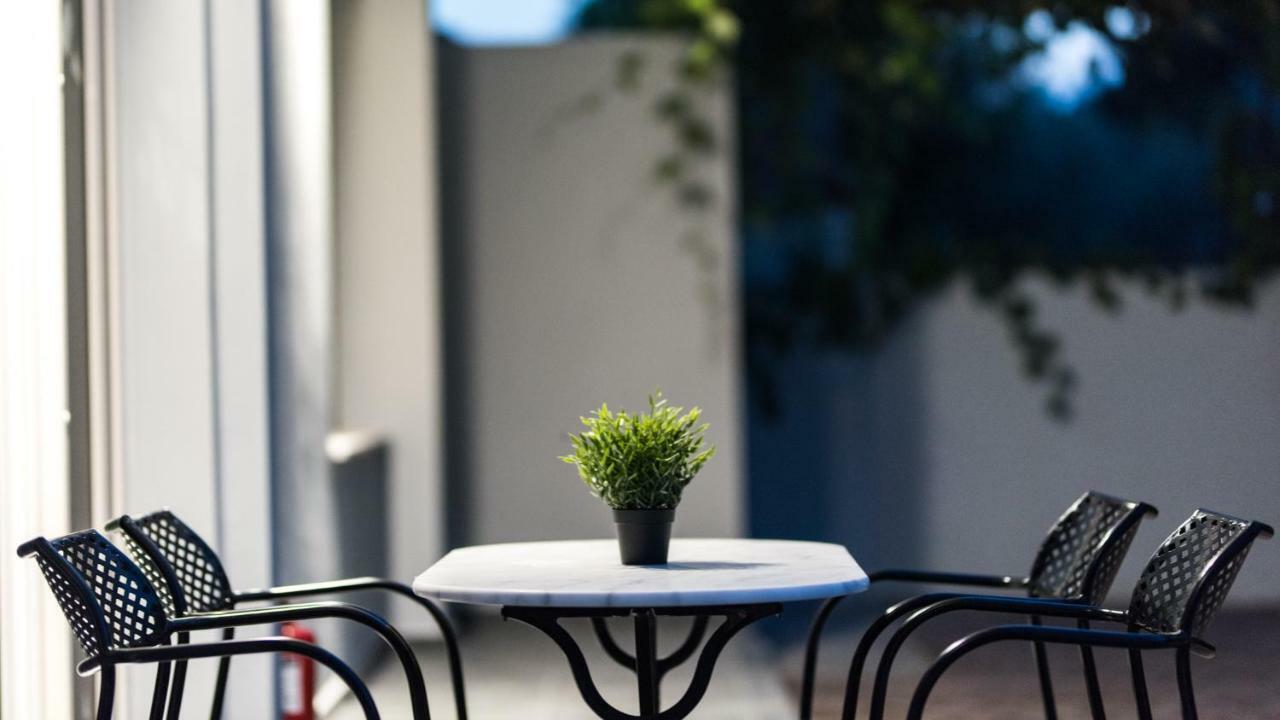 Oinoelia Luxury Suites & Residence Потос Екстериор снимка
