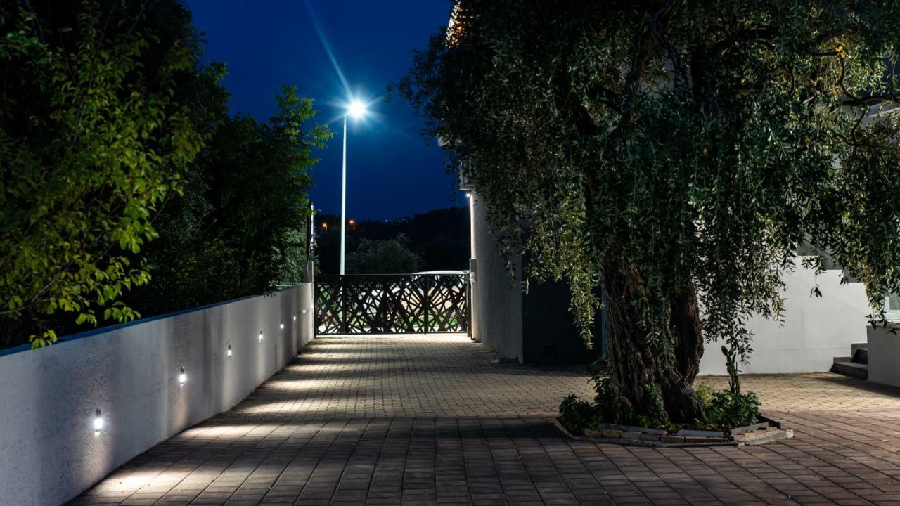 Oinoelia Luxury Suites & Residence Потос Екстериор снимка